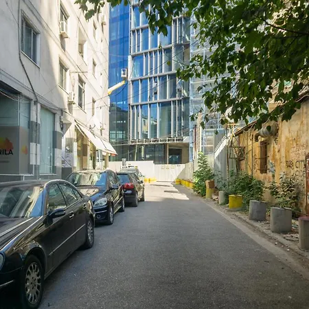 Проживание в семье Center Two Private Bedrooms Near Scanderbeg Square On Shared Тирана