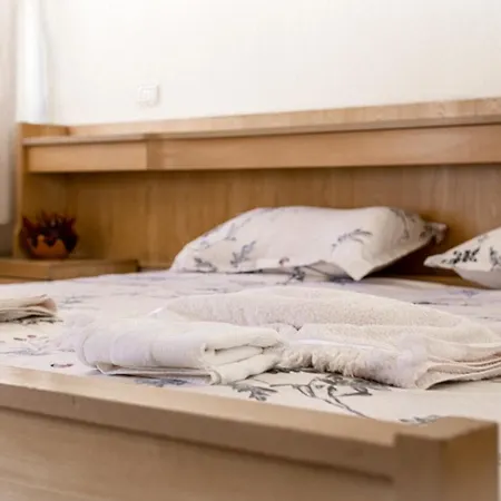 Center Two Private Bedrooms Near Scanderbeg Square On Shared