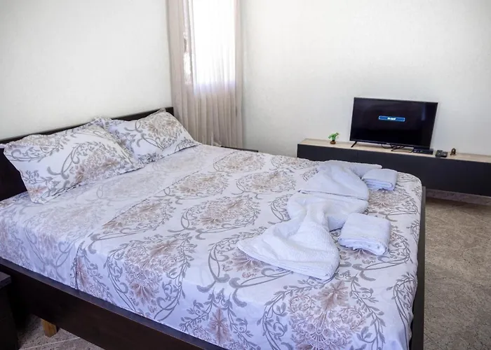 Center Two Private Bedrooms Near Scanderbeg Square On Shared *