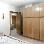 Проживание в семье Center Two Private Bedrooms Near Scanderbeg Square On Shared Тирана
