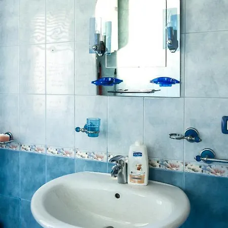 Center Two Private Bedrooms Near Scanderbeg Square On Shared בית אירוח