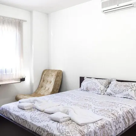 Center Two Private Bedrooms Near Scanderbeg Square On Shared منزل للإقامة *