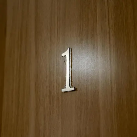 Center Two Private Bedrooms Near Scanderbeg Square On Shared בית אירוח טיראנה