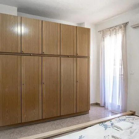 Center Two Private Bedrooms Near Scanderbeg Square On Shared * טיראנה