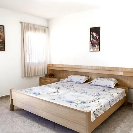 בית אירוח Center Two Private Bedrooms Near Scanderbeg Square On Shared