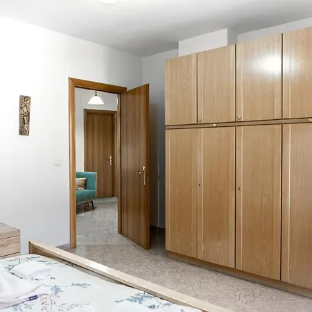 Homestay Center Two Private Bedrooms Near Scanderbeg Square On Shared Tirana