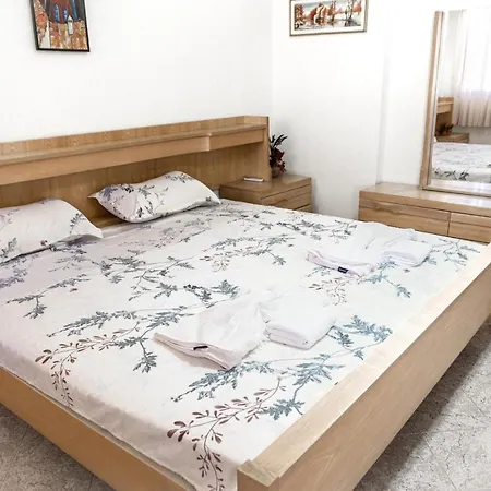 בית אירוח Center Two Private Bedrooms Near Scanderbeg Square On Shared