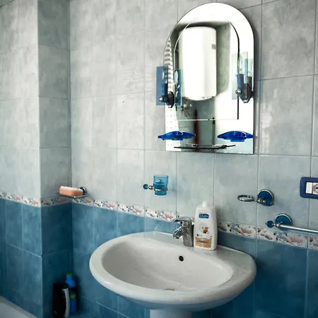 Center Two Private Bedrooms Near Scanderbeg Square On Shared * טיראנה