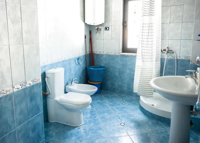 Center Two Private Bedrooms Near Scanderbeg Square On Shared منزل للإقامة تيرانا