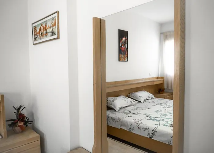 Center Two Private Bedrooms Near Scanderbeg Square On Shared