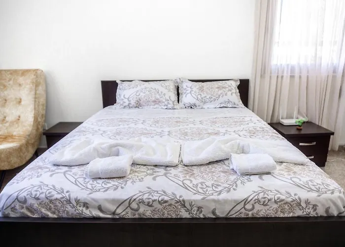 Center Two Private Bedrooms Near Scanderbeg Square On Shared منزل للإقامة *