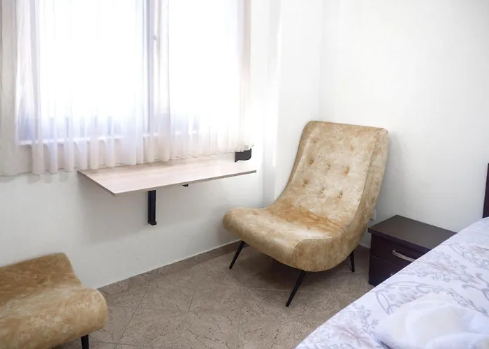 Center Two Private Bedrooms Near Scanderbeg Square On Shared منزل للإقامة تيرانا